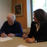 ondertekening bij overdracht van het archief door de ex-burgemeester